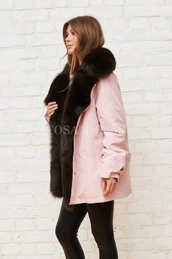 Розовая парка с воротником из меха песца фото №3