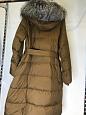 Длинный пуховик цвета хаки с чернобуркой фото №2